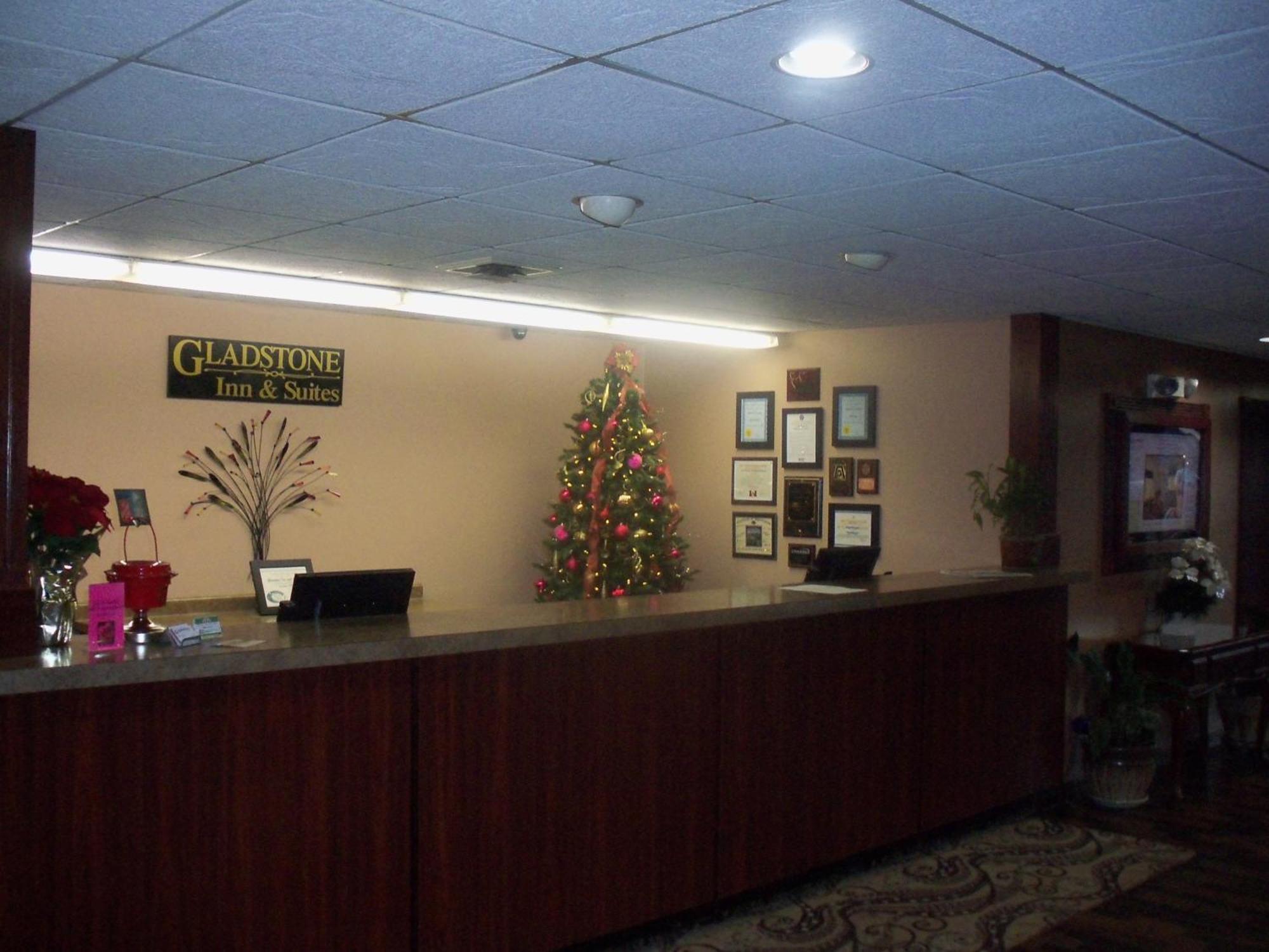 Gladstone Inn And Suites Jamestown Exterior photo