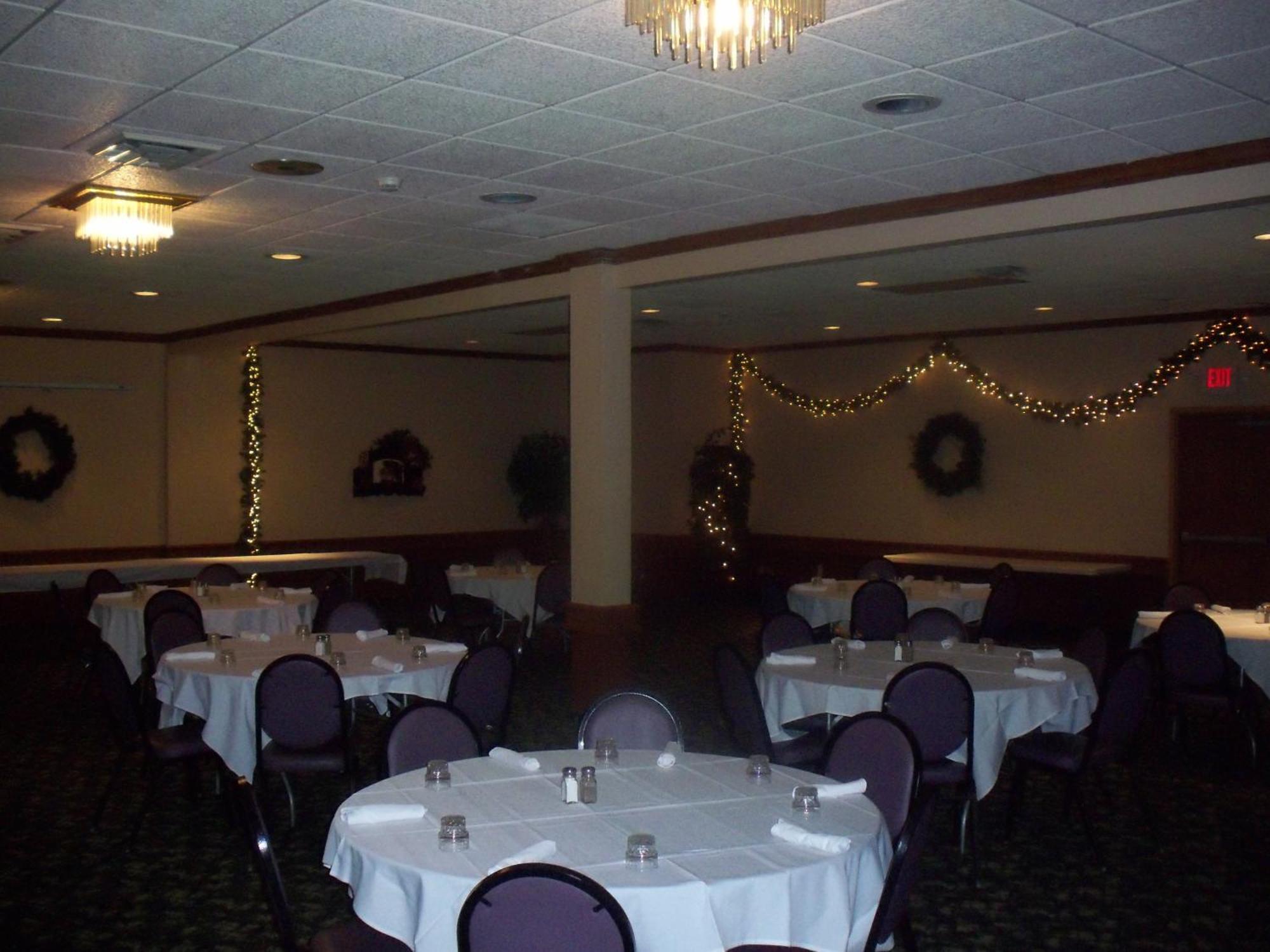 Gladstone Inn And Suites Jamestown Exterior photo