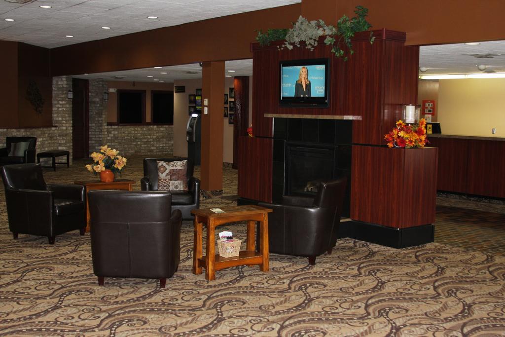 Gladstone Inn And Suites Jamestown Exterior photo