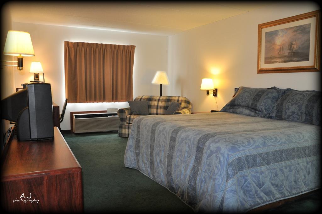 Gladstone Inn And Suites Jamestown Exterior photo