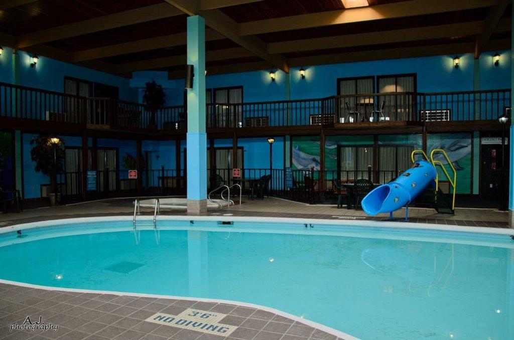 Gladstone Inn And Suites Jamestown Exterior photo