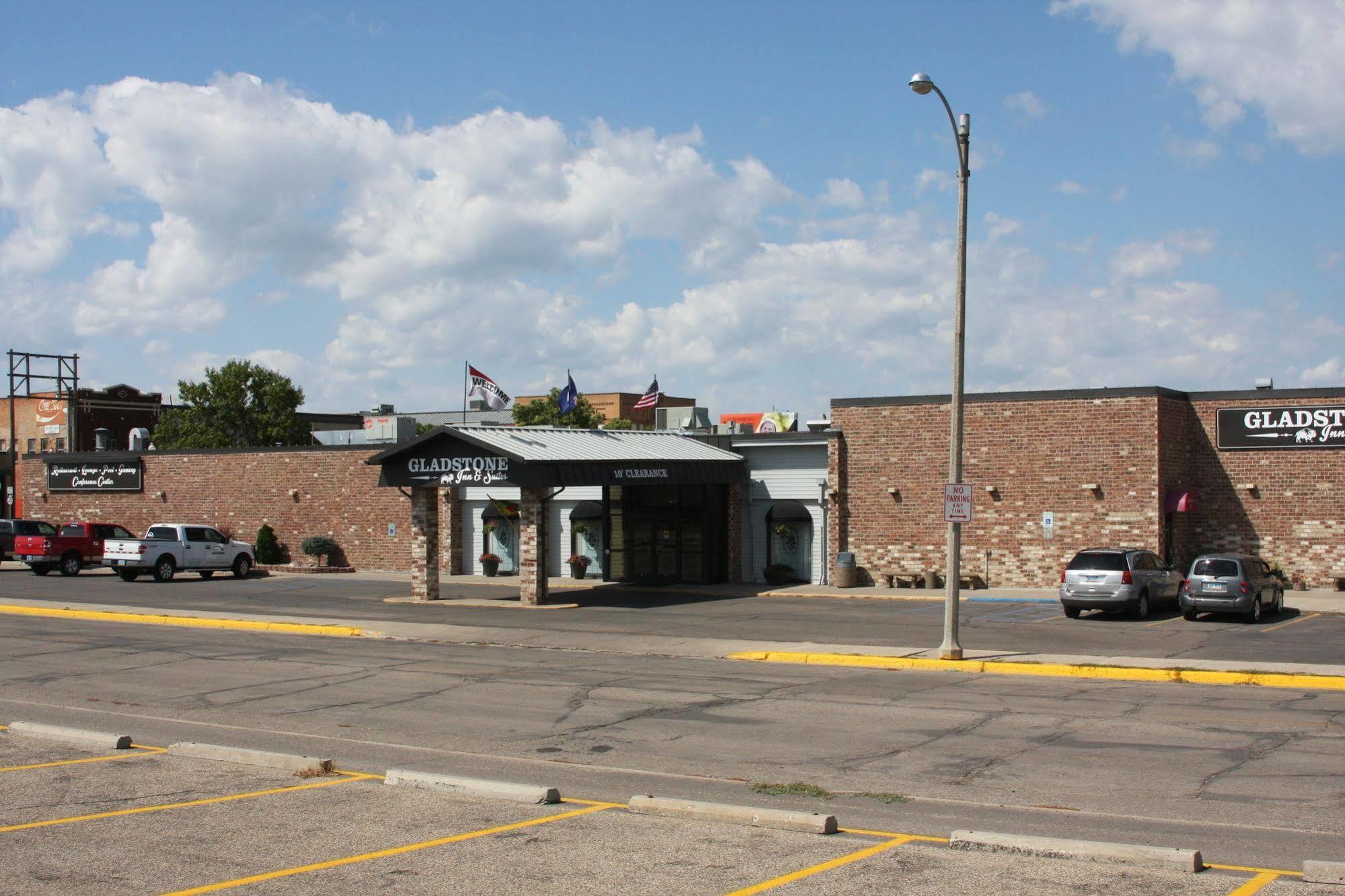 Gladstone Inn And Suites Jamestown Exterior photo