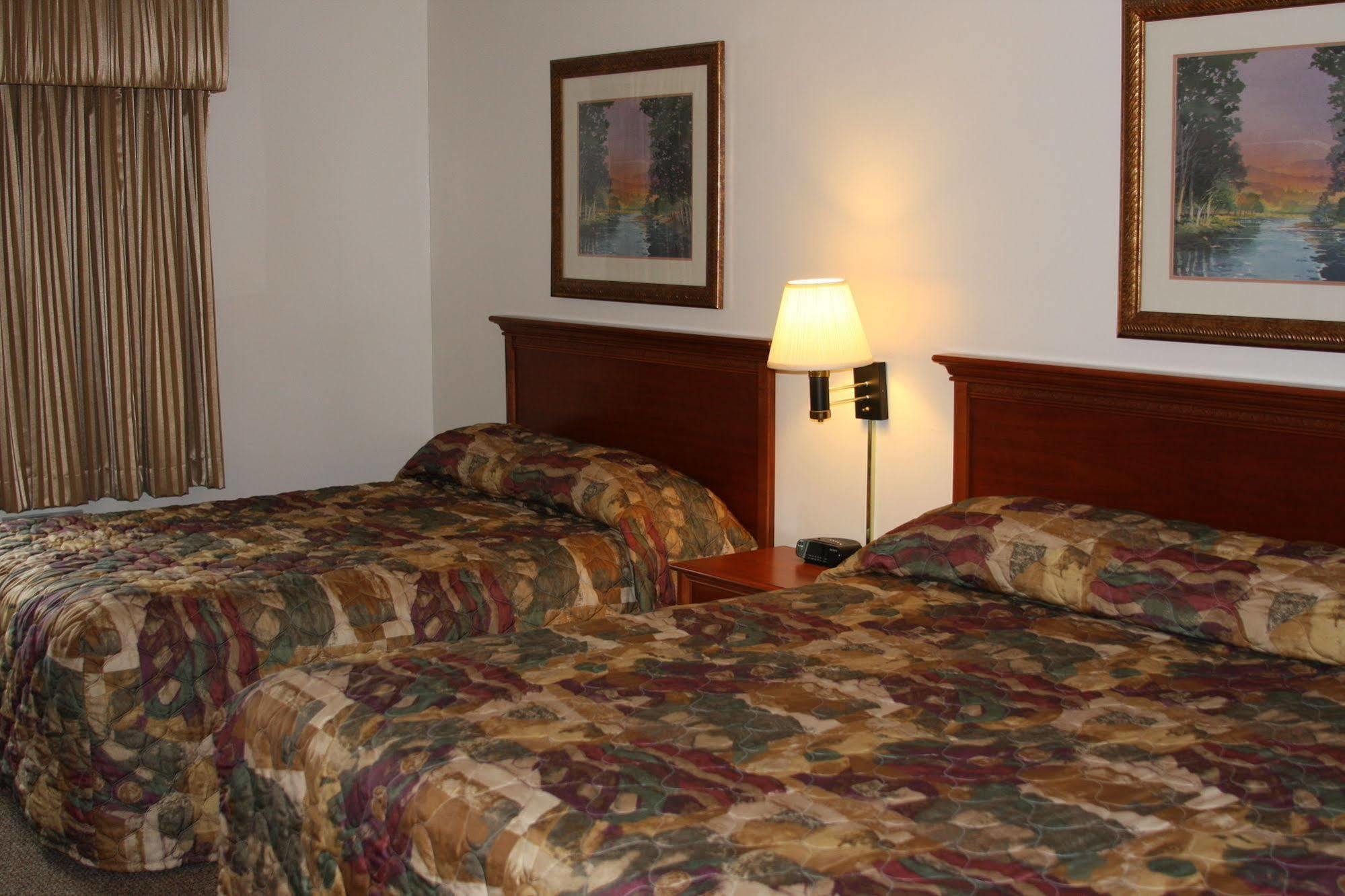 Gladstone Inn And Suites Jamestown Exterior photo