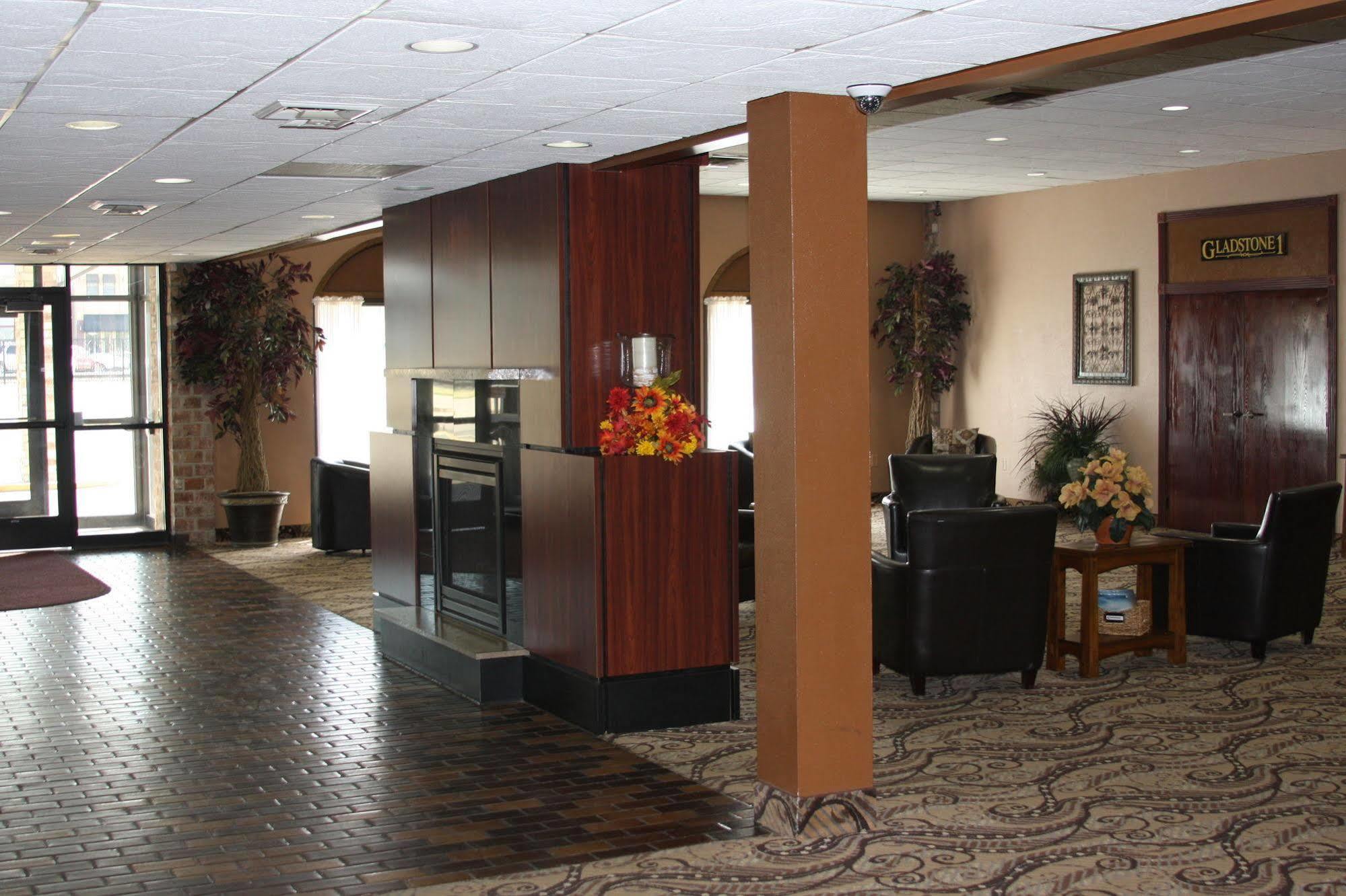 Gladstone Inn And Suites Jamestown Exterior photo
