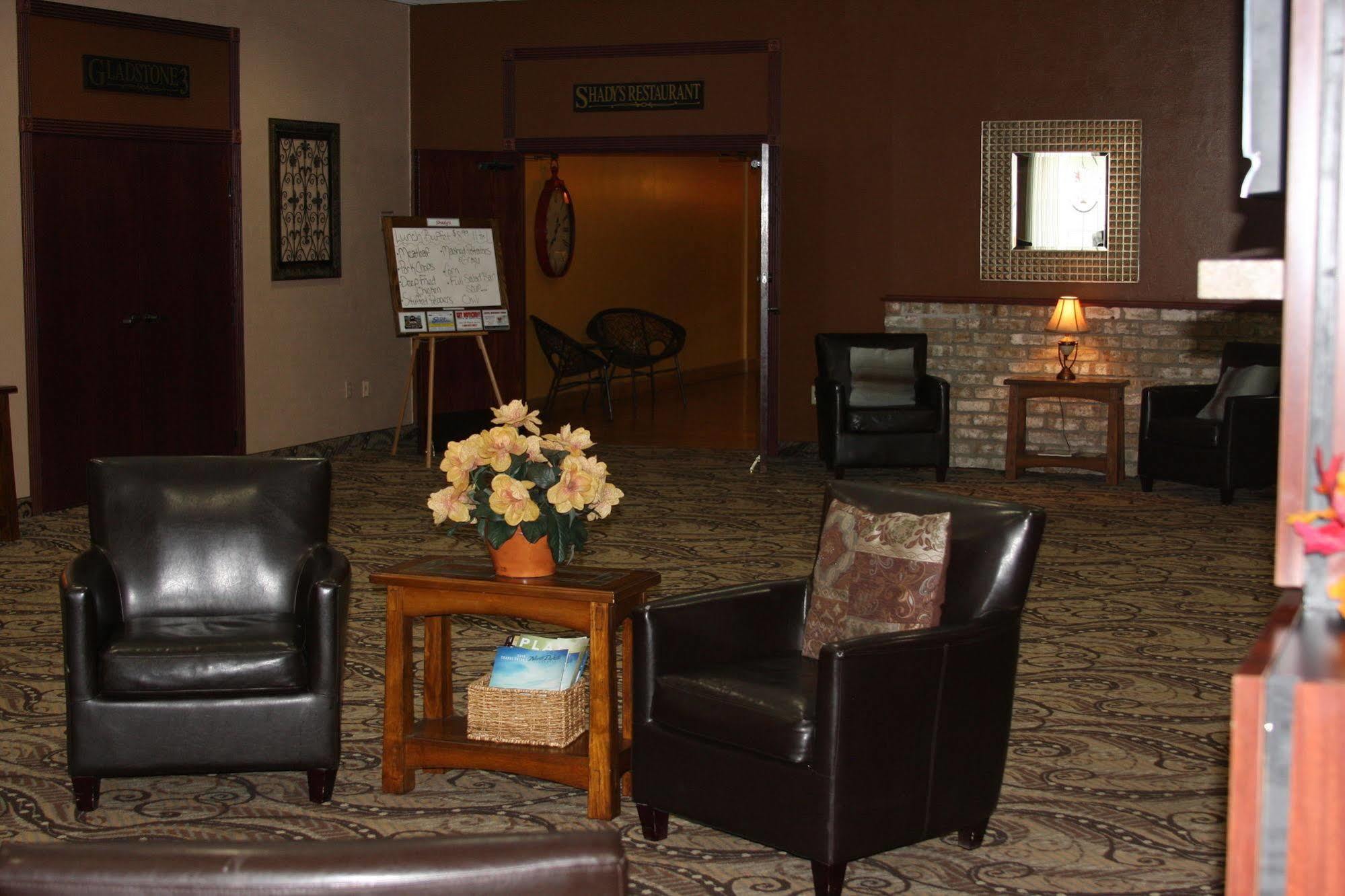 Gladstone Inn And Suites Jamestown Exterior photo